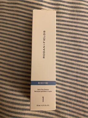 Rodan + Fields REDEFINE Daily Clay Cleanser — White and Blue